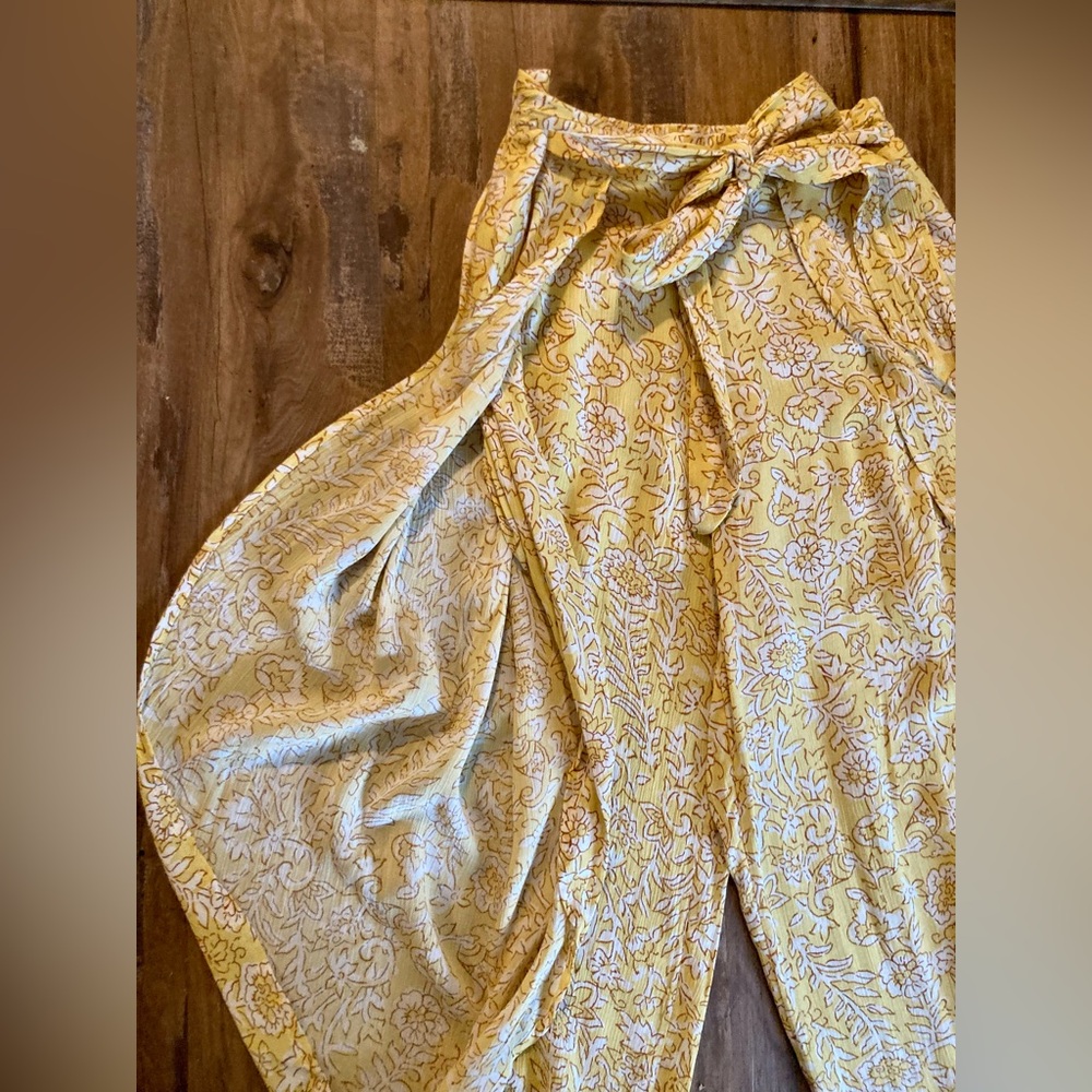 Billabong Capri Skies Yellow Floral Tie-Waist Split Tulip Leg Pants Boho Beach - Picture 15 of 16